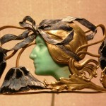 Broche_with_Woman_-_René_Lalique